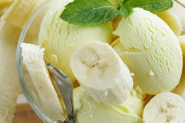 Вегетарианское мороженое с бананами